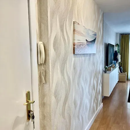 Estudio En Primera Linea De Mar De *